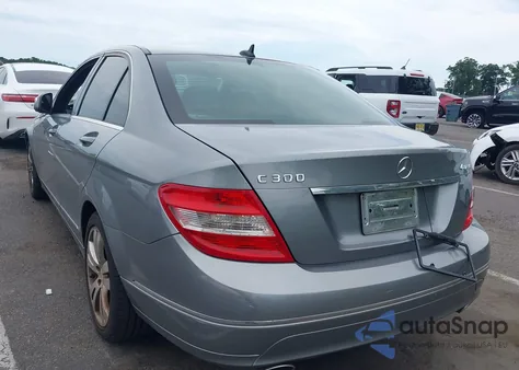 2008 Mercedes-Benz C 300 Luxury 4Matic/Sport 4Matic z USA, uszkodzony, nr VIN WDDGF81X18F067700
